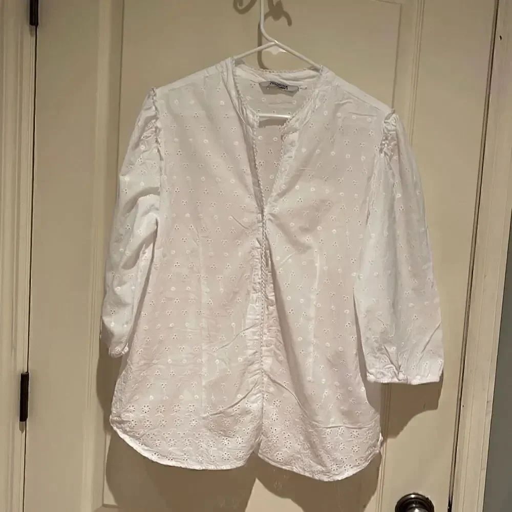 New Direction eyelet top Size L